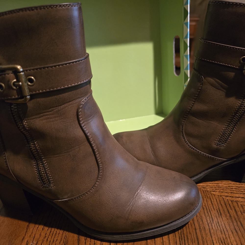 White Mountain Dark Brown Ankle Booties